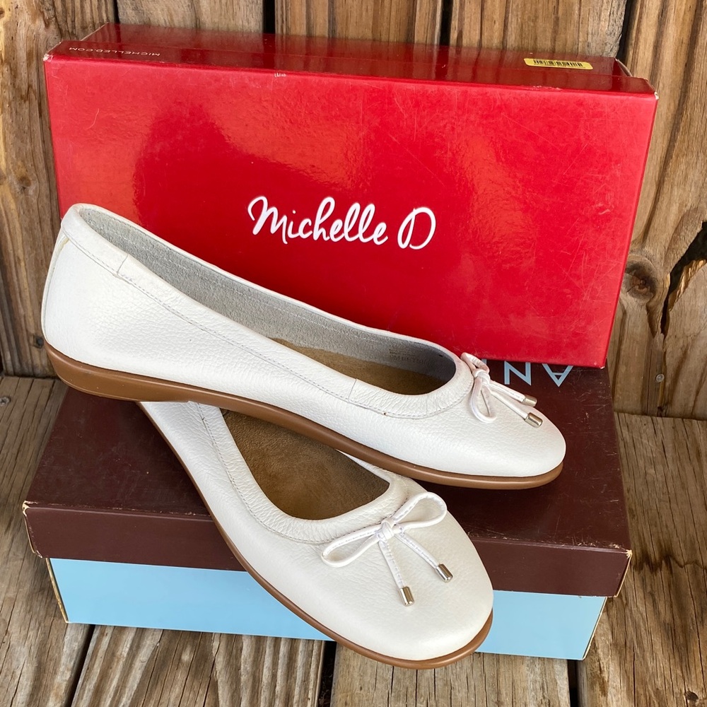 Michelle D Cream Leather Loafers